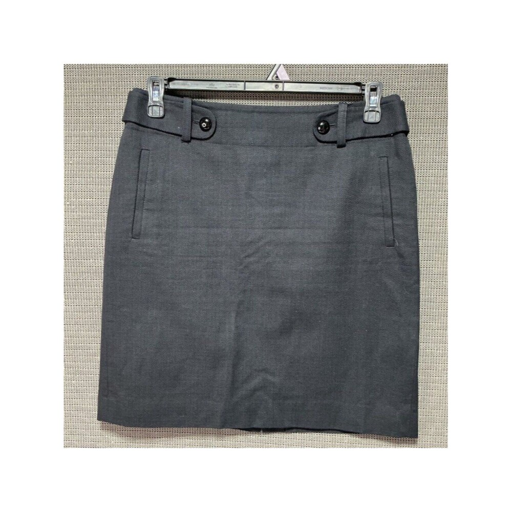 Banana Republic Women's Black Skirt Size 10 With Button Details & Pockets